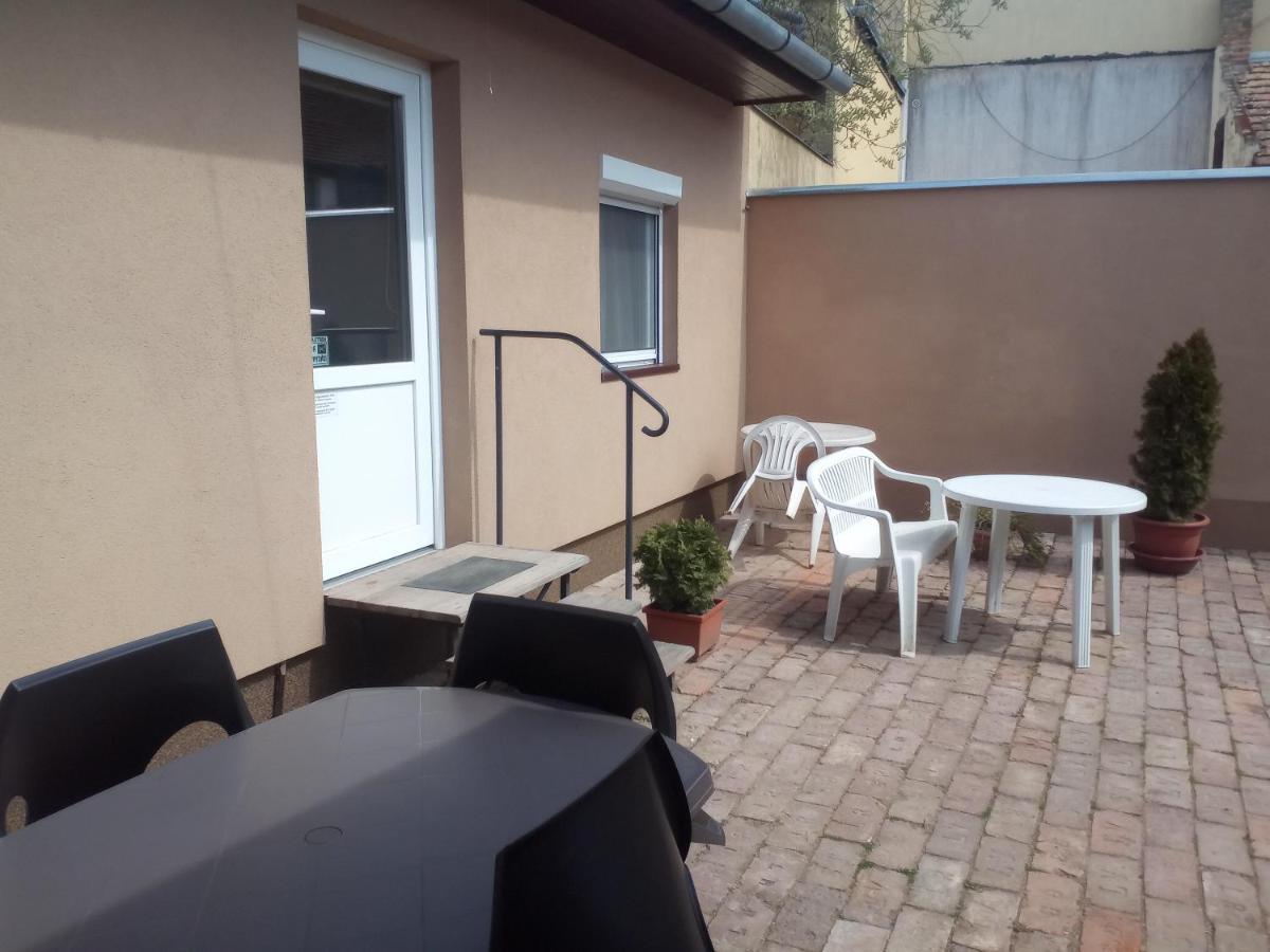 Start Apartmanok Pécs Exterior foto