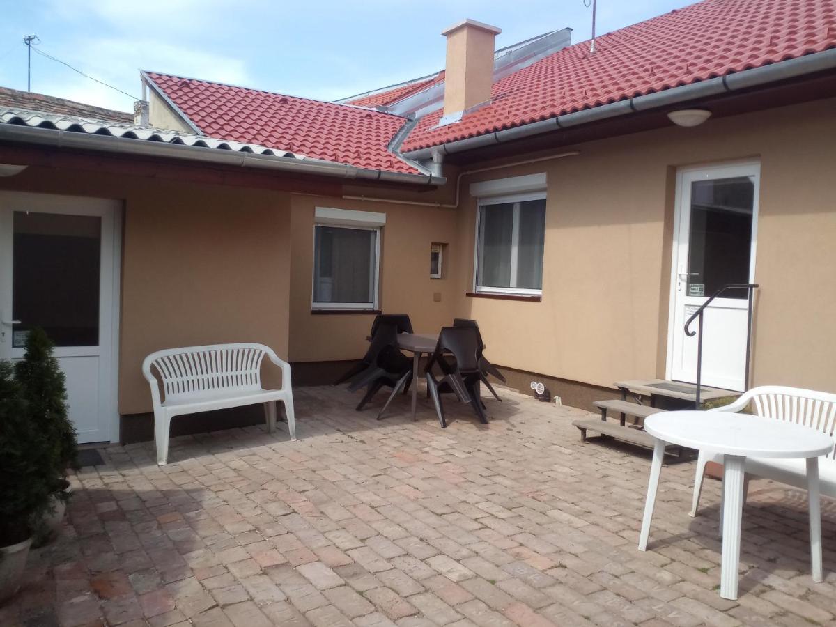 Start Apartmanok Pécs Exterior foto